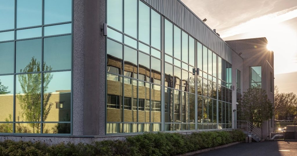 Exterior of a commercial building highlighting the difference between commercial leases and retail leases.